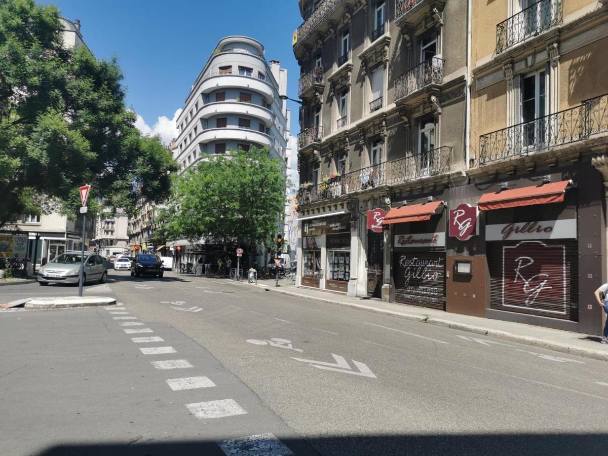 Bel Appartement Charme Ancien Dans Quartier Anime Grenoble Eksteriør billede